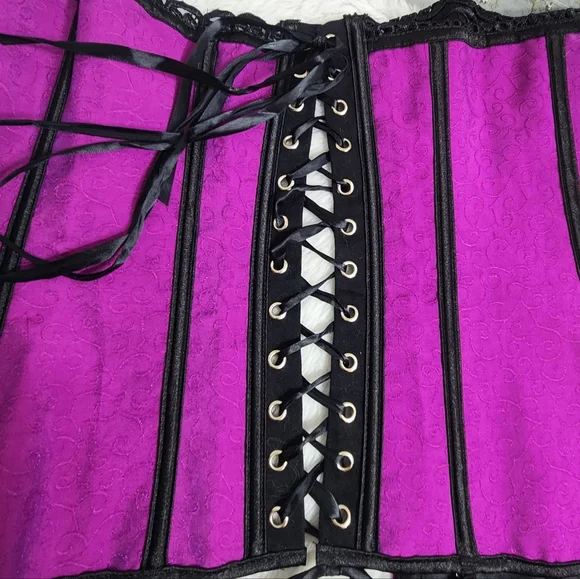 Beautiful Violet Corset - Picture 6 of 14